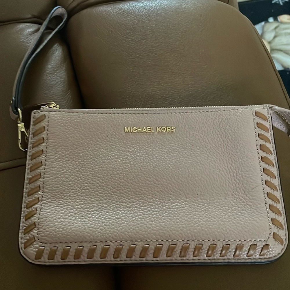 Michaell Kors wristlet used once really nice